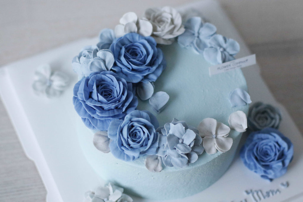 Crescent style gradient color flower cake ( 6 inch size cloud chiffon cream cake)